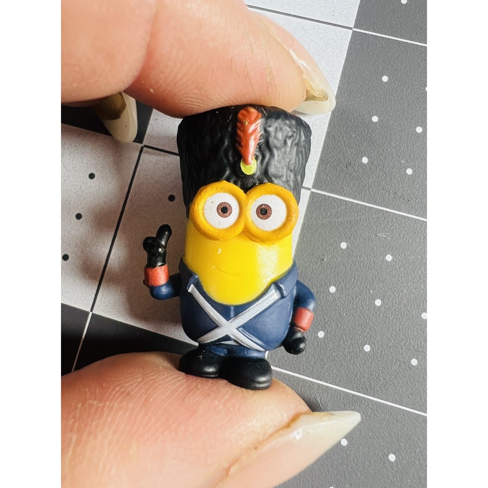 MINIONS GUARD MINION 1" ACTION FIGURE PLASTIC TOY